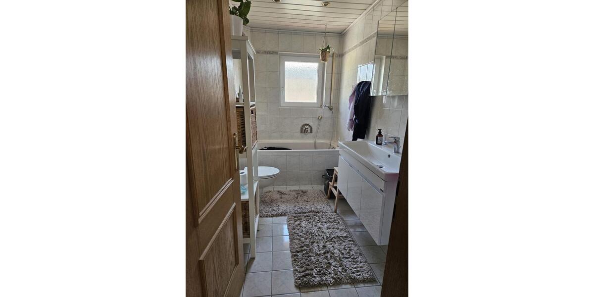 Etagenwohnung Laudenbach - 3 Zimmer, 120 m&sup2;, 1.200&euro; | Angebot:25860476