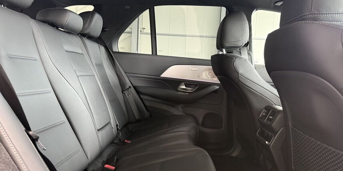 Mercedes-Benz GLE 300 d 4M AMG DISTRON.-STANDHEIZ-AIRMATIC-AHK 13.546 km 83.899 &euro; Groß-Umstadt 64823