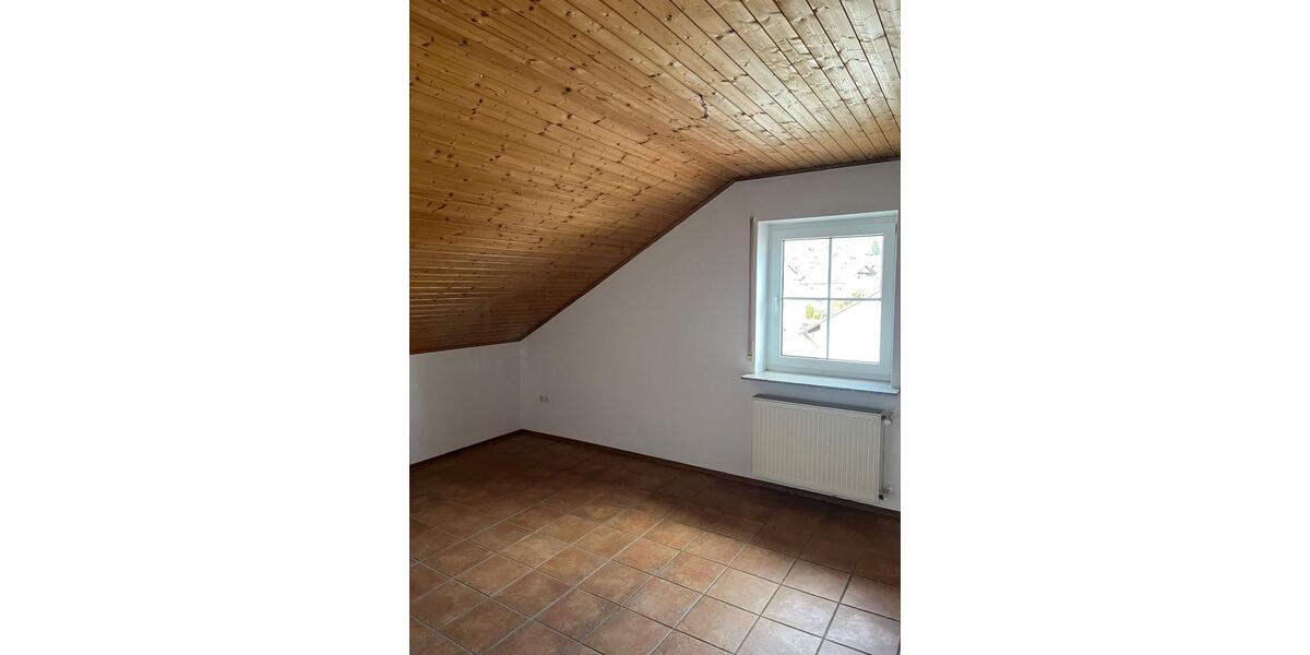 Etagenwohnung Großheubach - 3 Zimmer, 98 m&sup2;, 850&euro; | Angebot:25998893