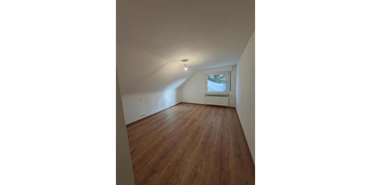 Dachgeschoßwohnung Hanau Groß-Steinheim - 4 Zimmer, 113 m&sup2;, 950&euro; | Angebot:26213449