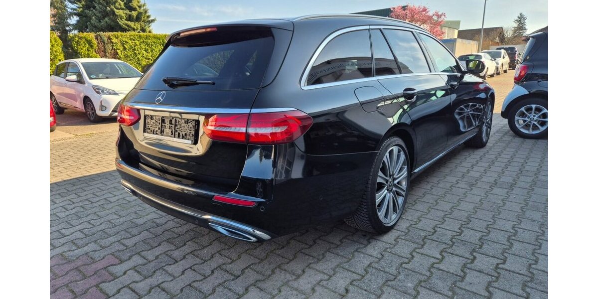 Mercedes-Benz E 400 d T 4M Standheizung, Rückfahrkamera, AHK, Co 200.000 km 19.490 &euro; Rodgau 63110