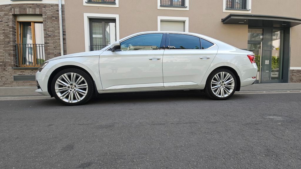 Skoda Superb 28.453 km 32.000 &euro; Hanau 63450
