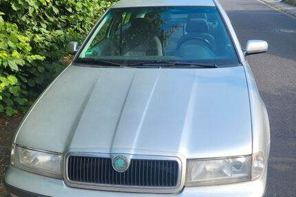 Skoda Octavia 183.000 km 1.100 &euro; Krombach 63829