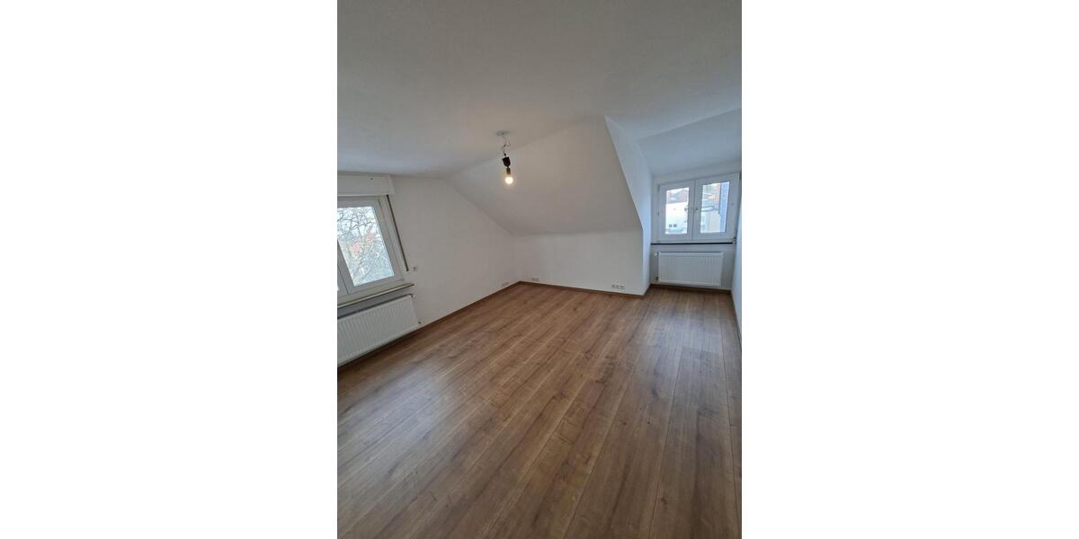 Dachgeschoßwohnung Hanau Groß-Steinheim - 4 Zimmer, 113 m&sup2;, 950&euro; | Angebot:26213449