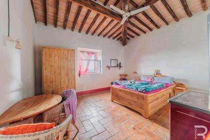 Haus Haibach - 10 Zimmer, 300 m&sup2;, 650.000&euro; | Angebot:25940929