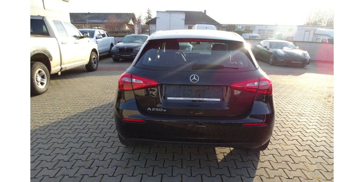Mercedes-Benz A 250 e Navigation, aktiver Parkassist, AppleCarpl 51.538 km 20.890 &euro; Rodgau 63110